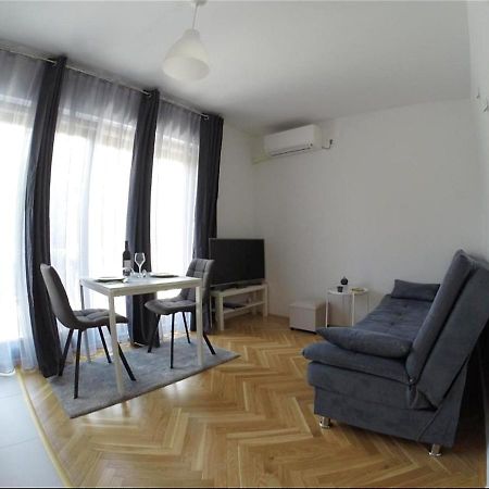 Apartment Jacky Ровин Екстериор снимка