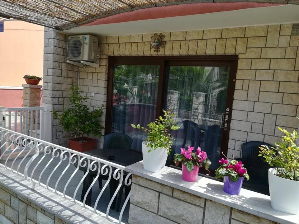 Apartment Jacky Ровин Екстериор снимка