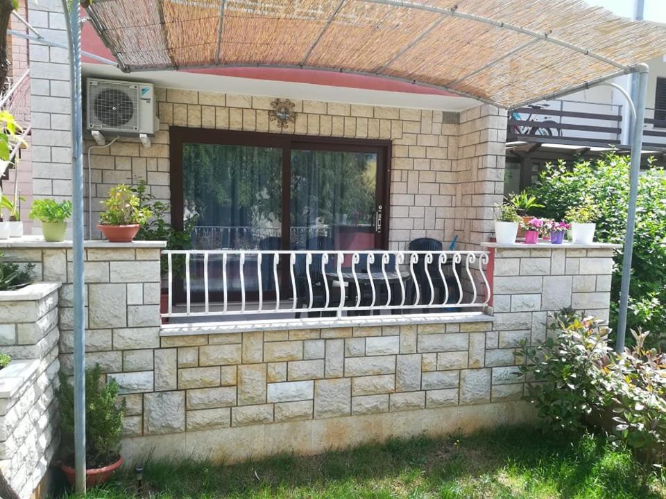 Apartment Jacky Ровин Екстериор снимка