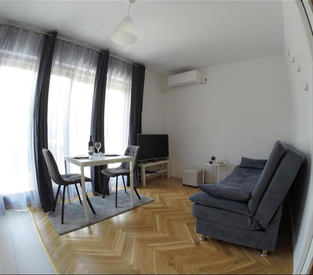 Apartment Jacky Ровин Екстериор снимка